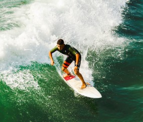 开云平台-内马尔点燃赛场，当桑巴魔法照亮德法足球的钢铁丛林