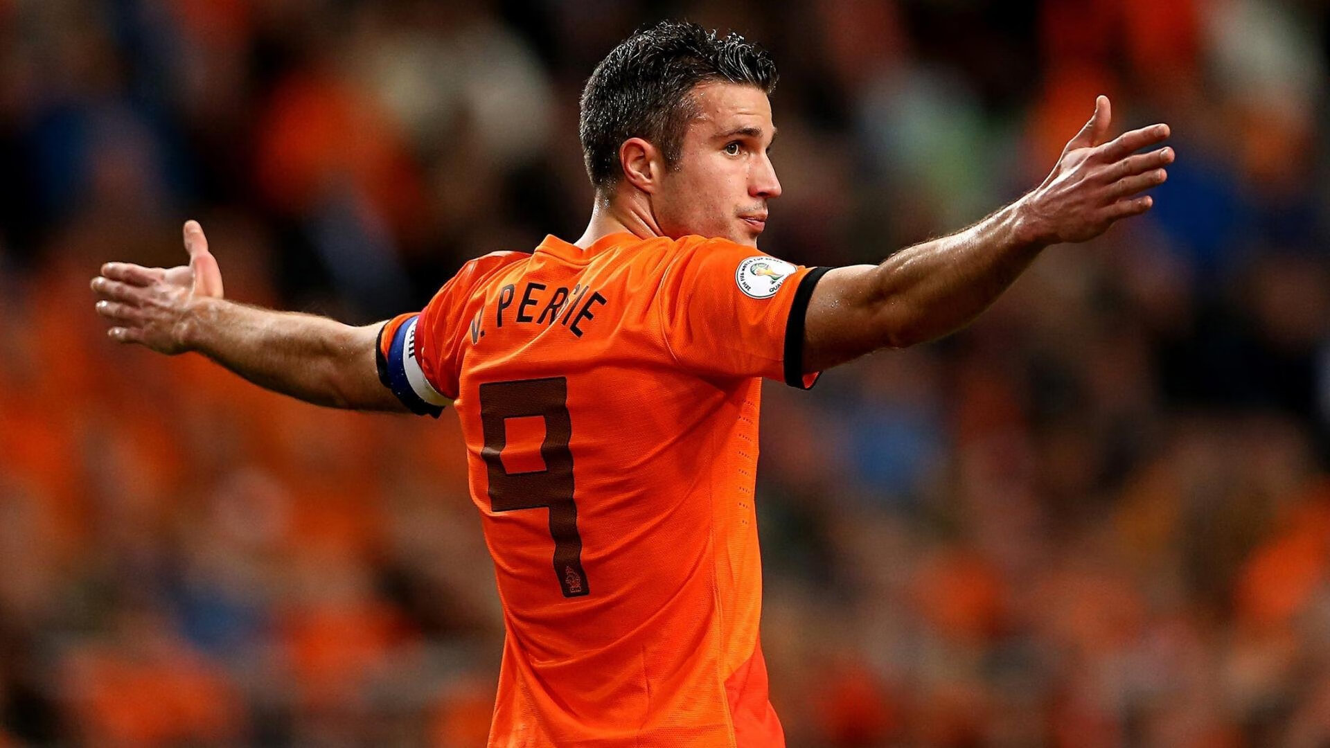 欧冠半决赛焦点战，佛罗伦萨爆冷巴萨，紫百合绽放诺坎普